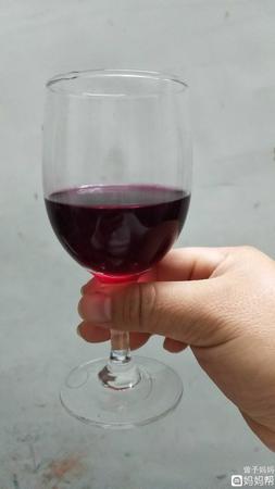 自己酿的葡萄酒酸能喝吗(自己酿的葡萄酒酸了还能喝吗?)