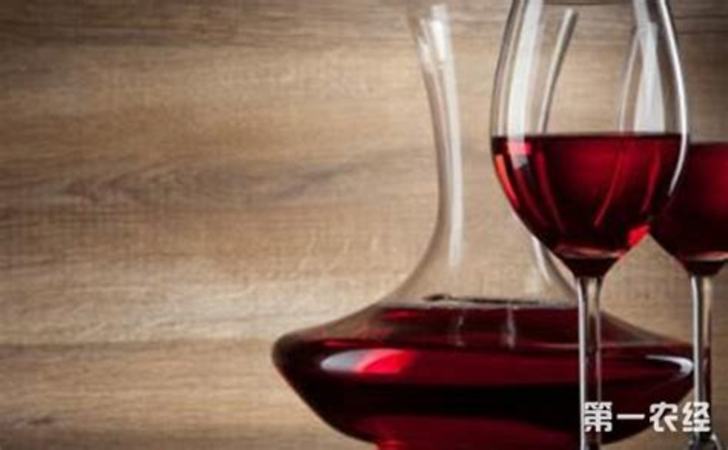 进口红酒为什么颜色偏红,红葡萄酒为什么是红色的