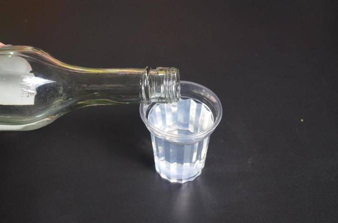 如何识别白酒是勾(怎样辨别勾兑白酒)