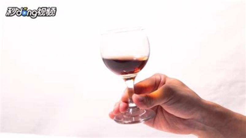 如何挑选正确的葡萄酒杯,葡萄酒杯怎么拿