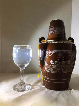 多少钱的酒加水变浑(酒加水变浑浊)