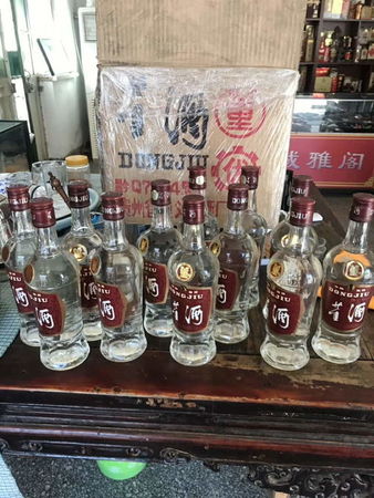 98年52土度董酒多少钱(1999年董酒52度多少钱)