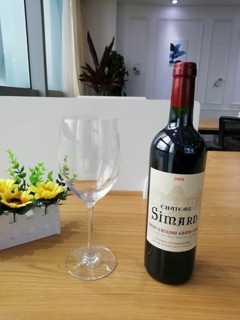 酒中间是啥意思是什么(酒中间的意思)