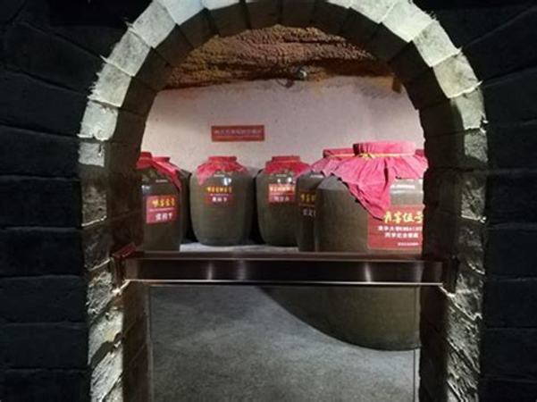古井贡洒和泸州老窖哪个好喝,300元价位的浓香酒