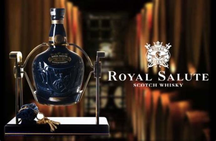 皇家礼炮 是什么酒,体验奢华的皇家礼炮38年威士忌