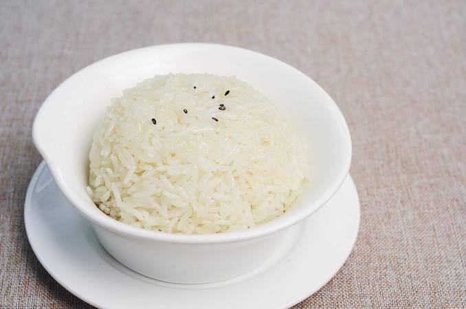 白酒泡米饭能否去甲醇(白酒里放米饭去甲醇)
