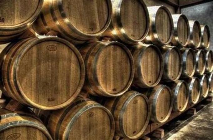 橡木桶酿葡萄酒多少年,葡萄酒需要在橡木桶中陈酿多长时间