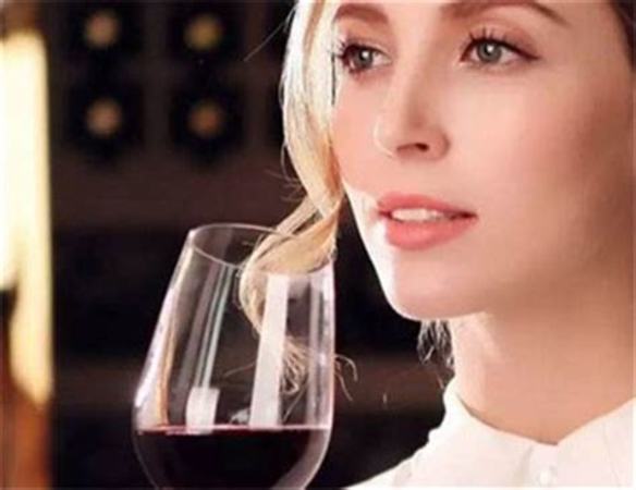 喝红酒美容功效与作用是什么意思,红酒的功效与作用